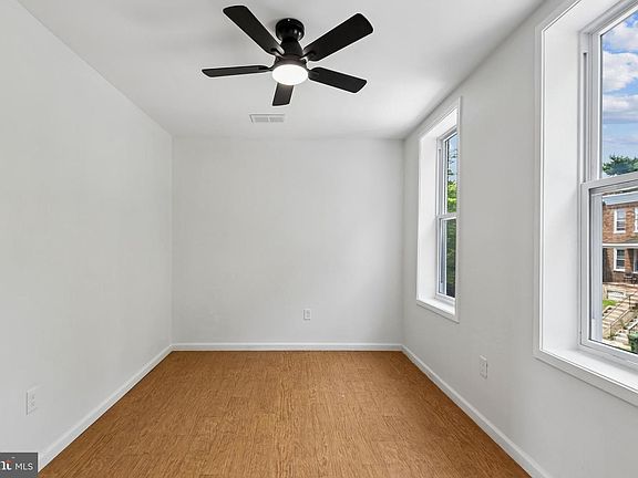 4th image of 3029 Frisby St