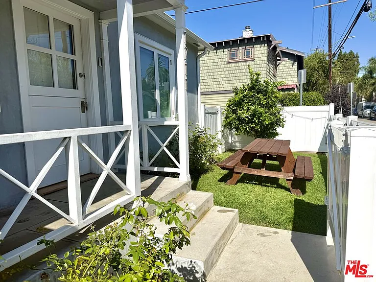 1711 Linden Ave — Photo 22