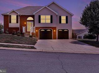 415 Clover St, Etters, PA 17319