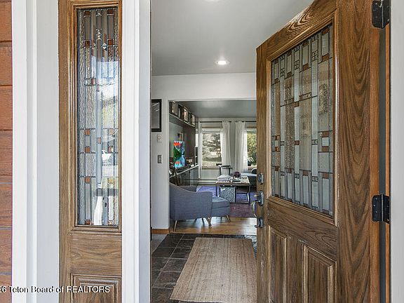 2nd image of 865 Seneca Ln