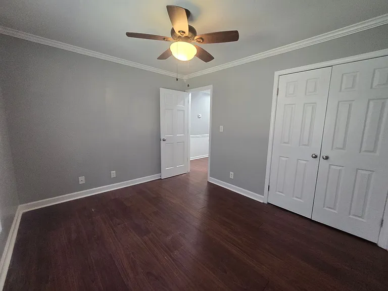 702 Westbrook Ct — Photo 10