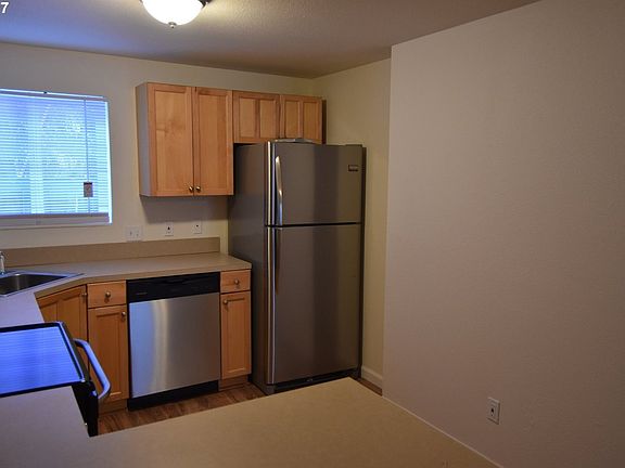 5th image of 3839 E 18th St #C