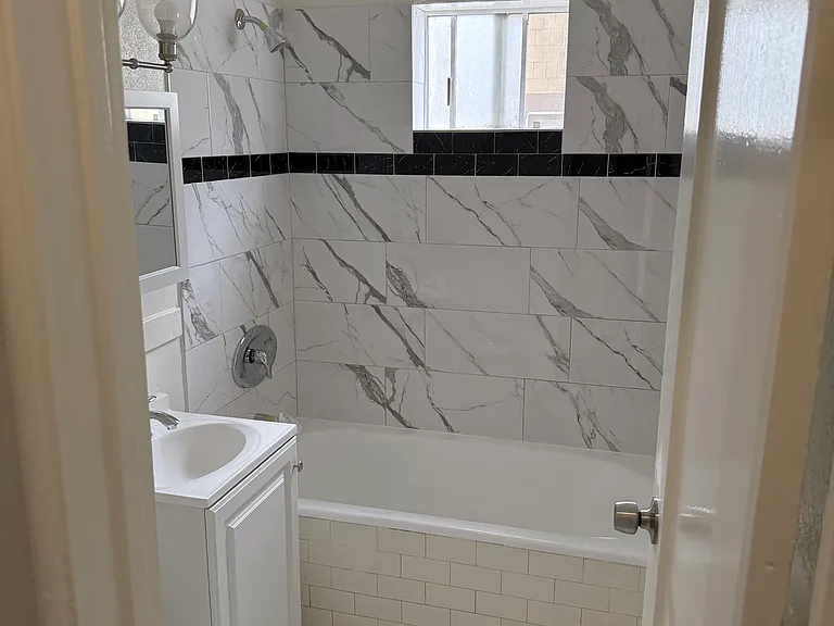 628 E Elk Ave #101 — Photo 17