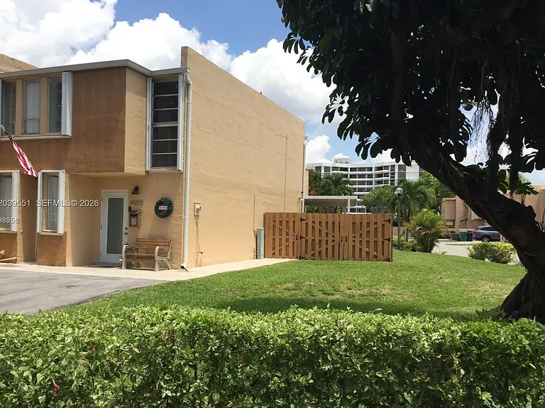 14005 SW 67th Ter #- — Photo 3