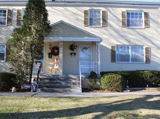 27 Chapel Dr, Pittsburgh, PA 15237