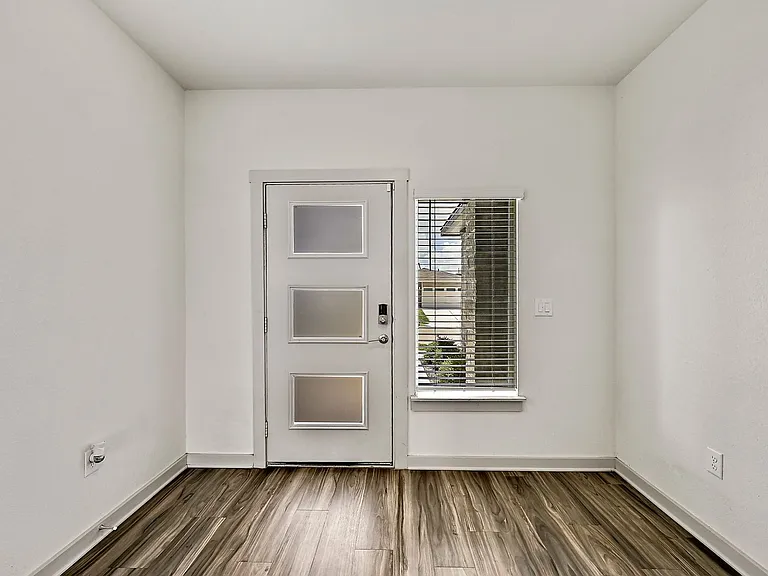 109 Cupreata Ln — Photo 3