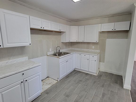 4th image of 1800 NW Fillmore St