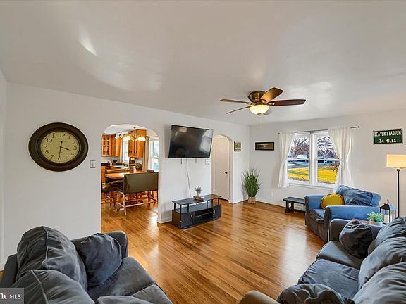 3rd image of 147 Sunset Ave