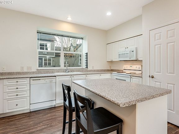 5th image of 1714 SE Halyard Ln