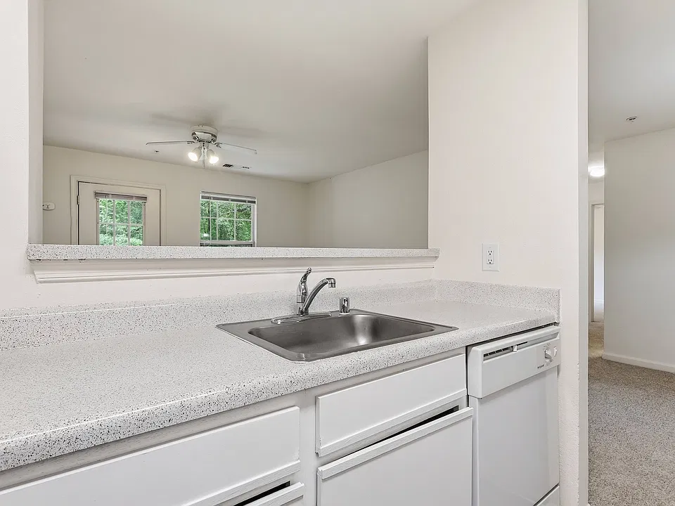 Somerset Pointe Apartments