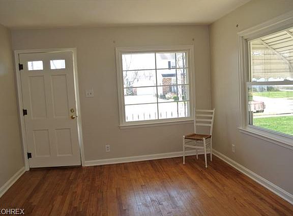 5th image of 113 Hayes Ave