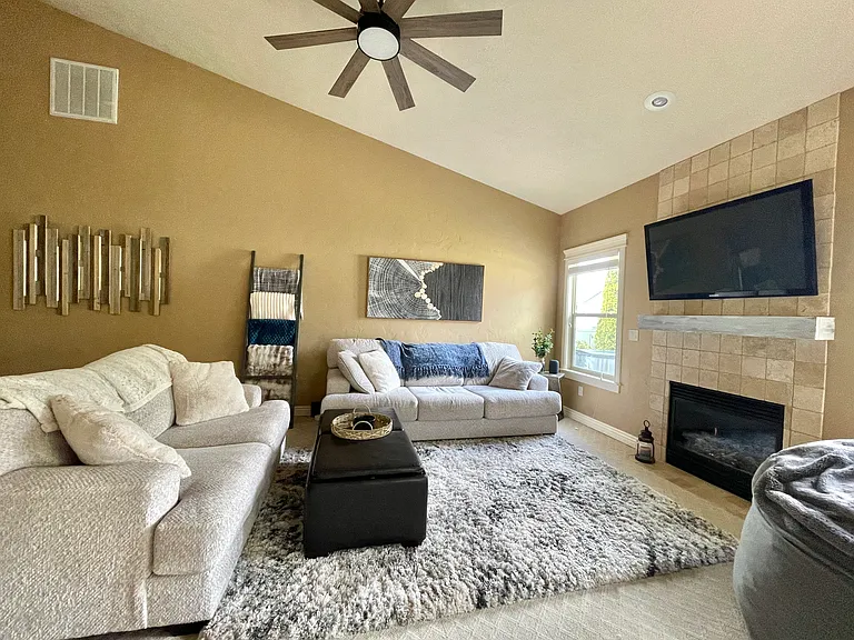 10508 Alpine St — Photo 4