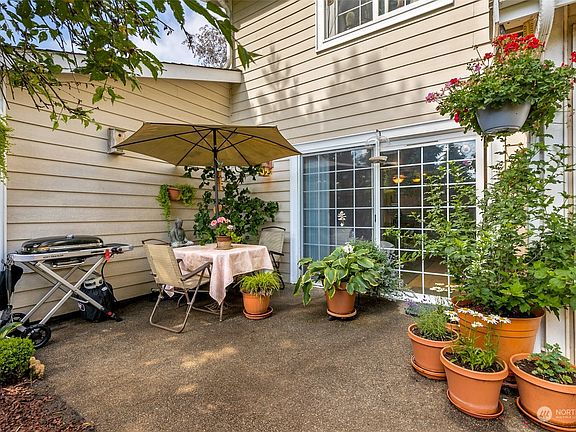 4th image of 5806 Chardonnay Drive SE
