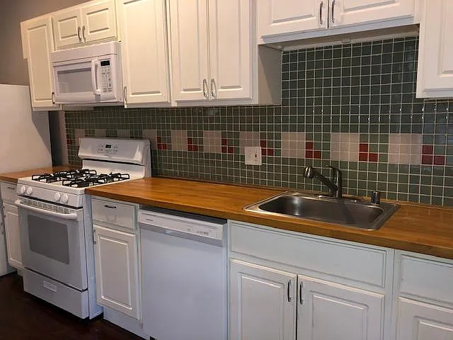 Photo 2 of 20 - 2473 Callow Ave #2 - Baltimore, MD Building Photo - 2473 Callow Ave #2