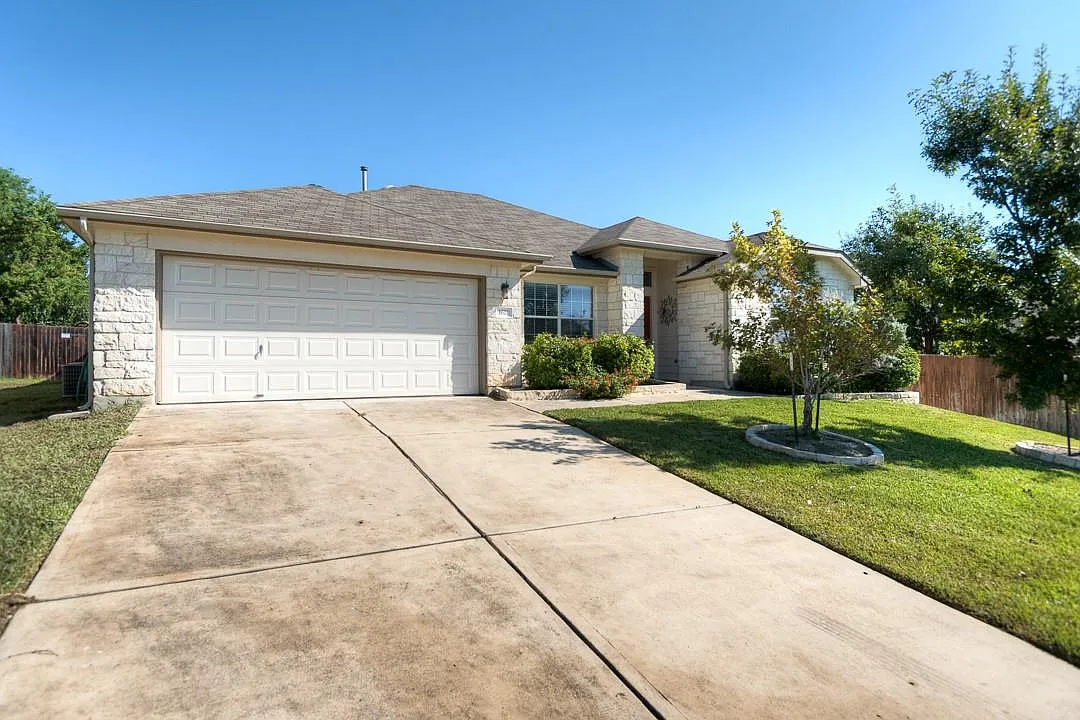 3 bed, 2.0 bath, 1815 sqft, $2,195 — Photo 2