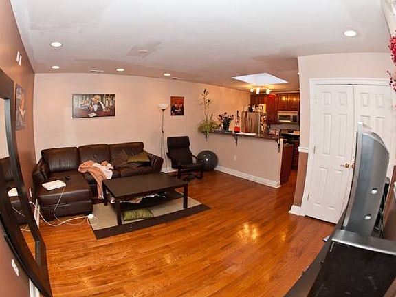 2nd image of 1717 Montrose St