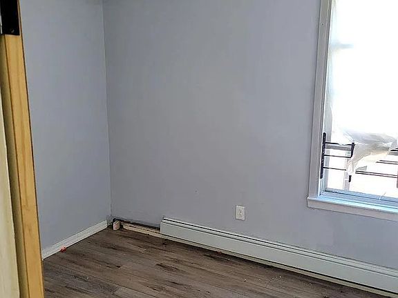 3rd image of 588 Hunterdon St Floor 1