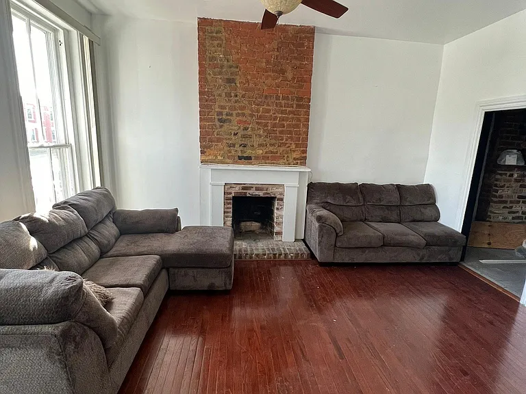 1107 W Clay St — Photo 21