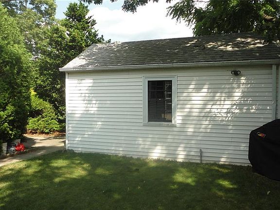 5th image of 16 Greenwood St