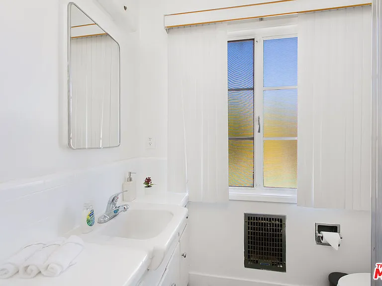 19471 Rosita St — Photo 24