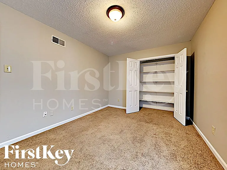 6773 Rockbrook Dr — Photo 12