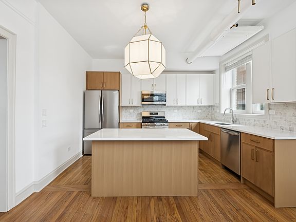3rd image of 531-539 Hinman Ave #F-2