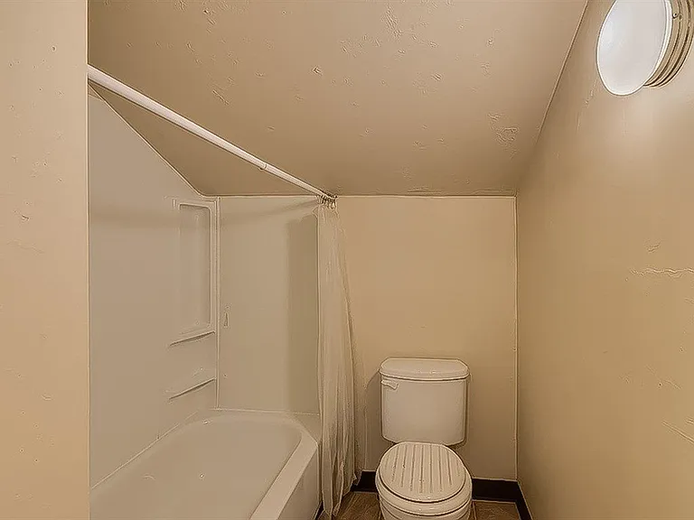 223 E Florida Ave — Photo 10