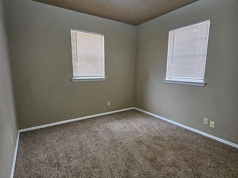1703 Village Dr — Photo 7