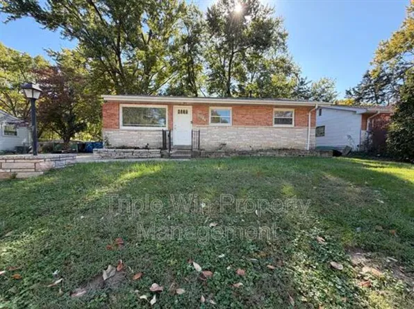 11490 Essex Ave, Maryland Heights, MO 63043
