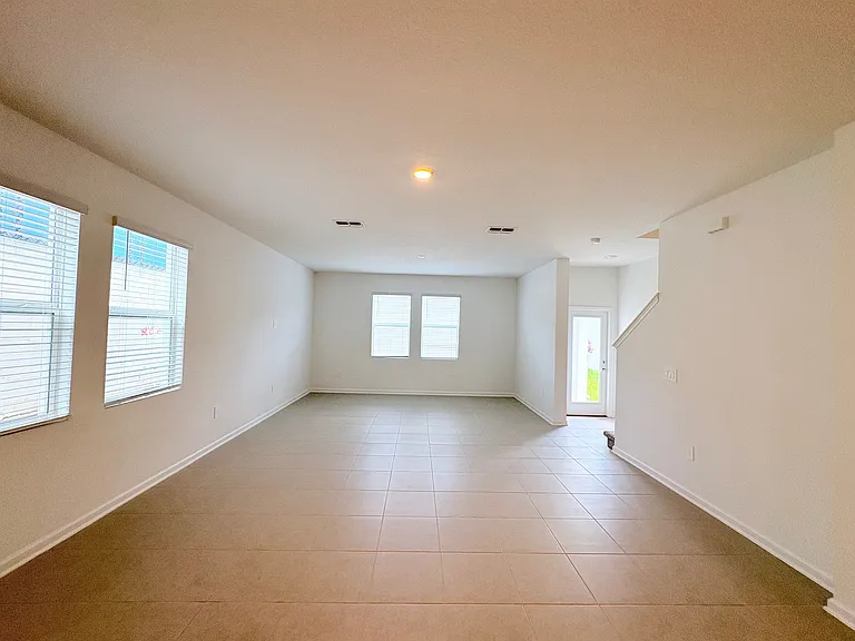 790 Rivington Ave — Photo 9