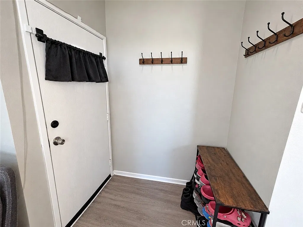 2 bed, 801 sqft, $1,900 — Photo 3