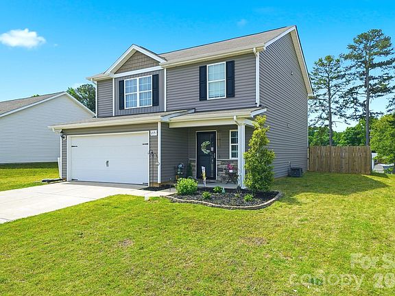 3rd image of 215 Belcaro Dr
