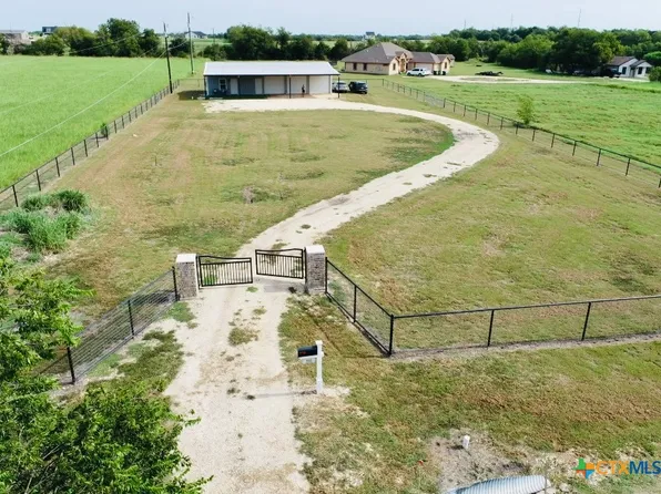 510 W Towery St, Holland, TX 76534