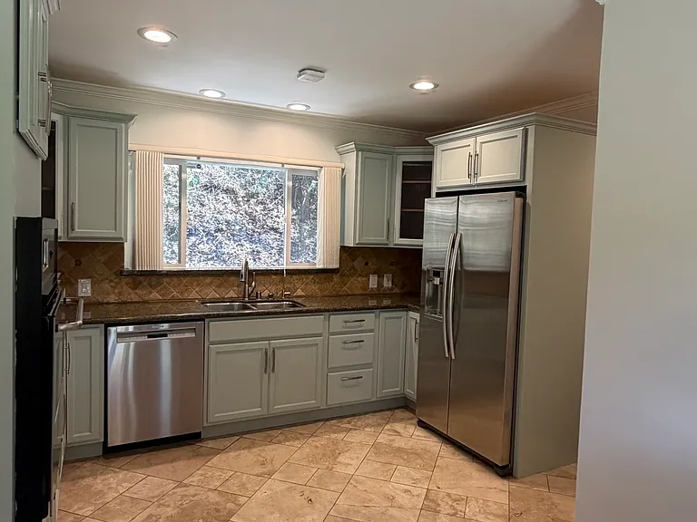 1385 Greenmont Dr — Photo 18