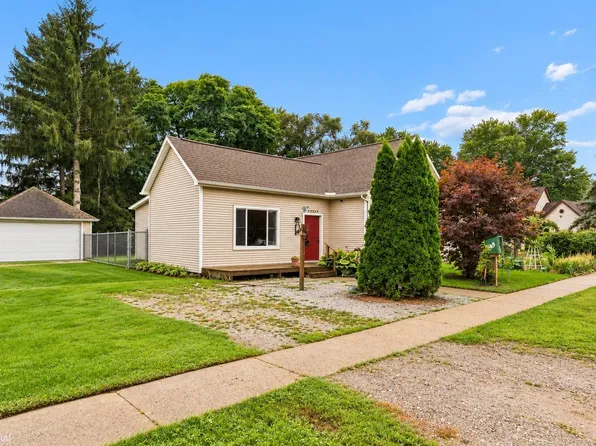 34790 Benton St, Memphis, MI 48041