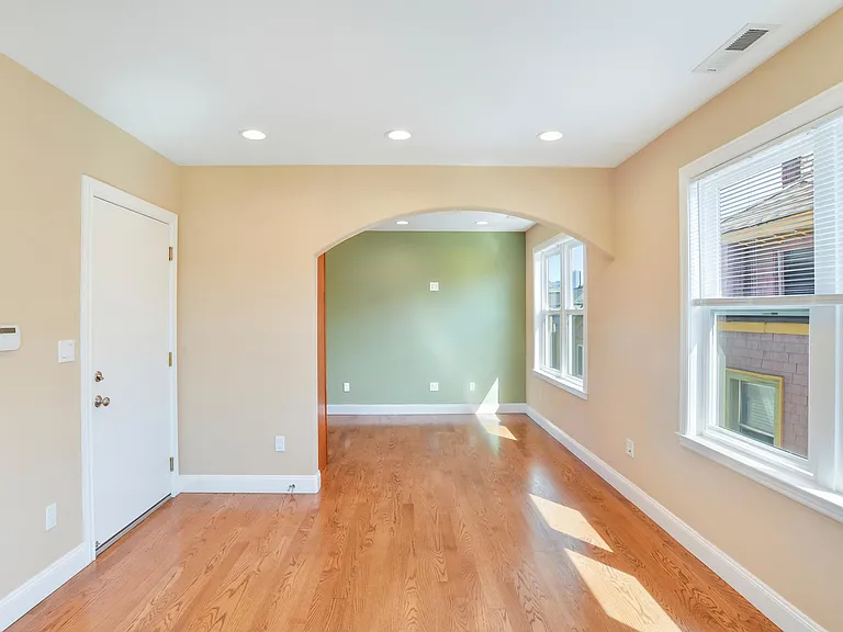 680 31st St #3 — Photo 3