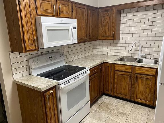 5th image of 1506 N Villa Dr