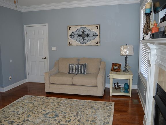 4th image of 955 Annatole Ln