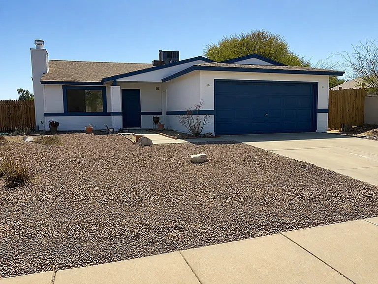 1815 W Holland Dr — Photo 1