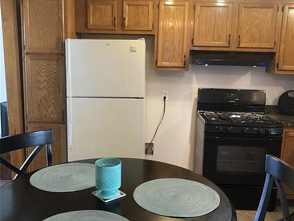 4th image of 462 Bergfeld Ave