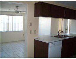 4th image of 5931 Della Dr
