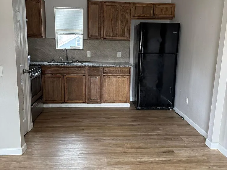 2575 Primrose St — Photo 2