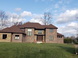 8539 Cadillac Cir, Grosse Ile, MI 48138