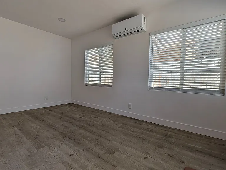 275 Dahlia Ave — Photo 2