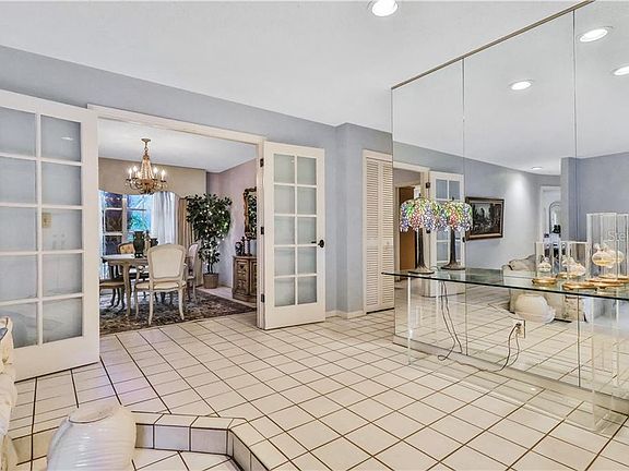 5th image of 1026 Sugartree Dr S