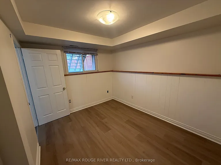 102 Turnberry Cres #LOWER — Photo 9
