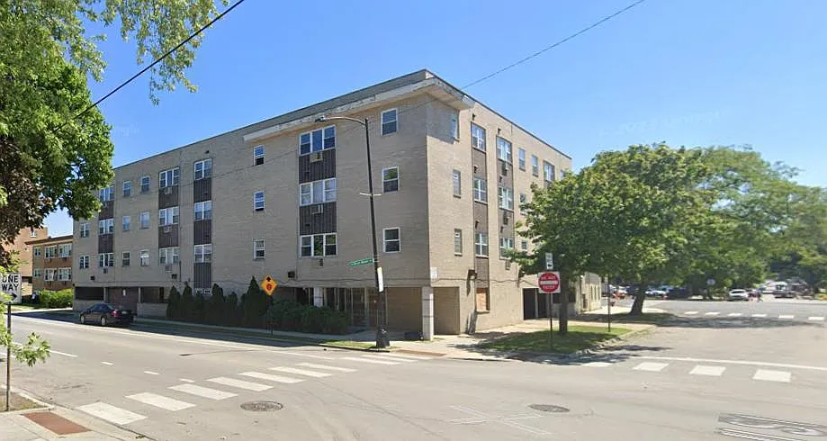 2559 W Bryn Mawr Ave #204