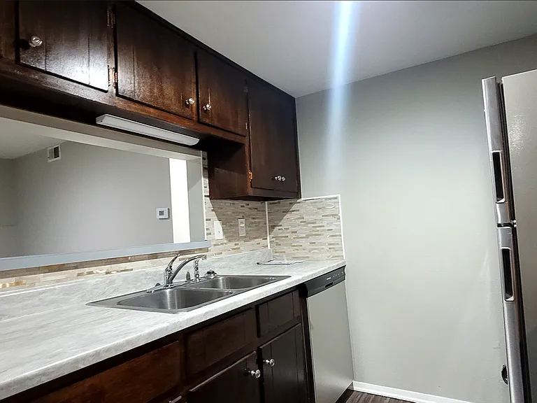 Flowerdale Apartments — Photo 9