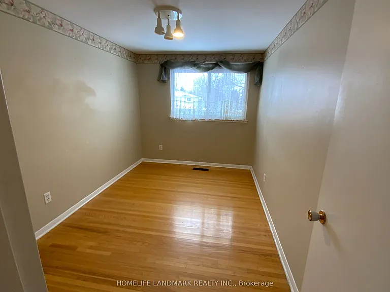 2293 Delkus Cres — Photo 6