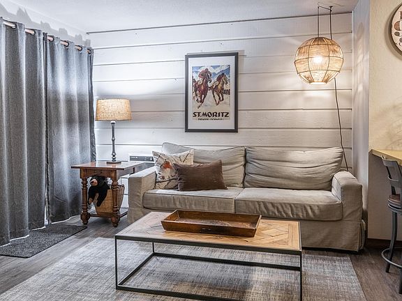 2nd image of 2289 Sierra Nevada Rd #F8